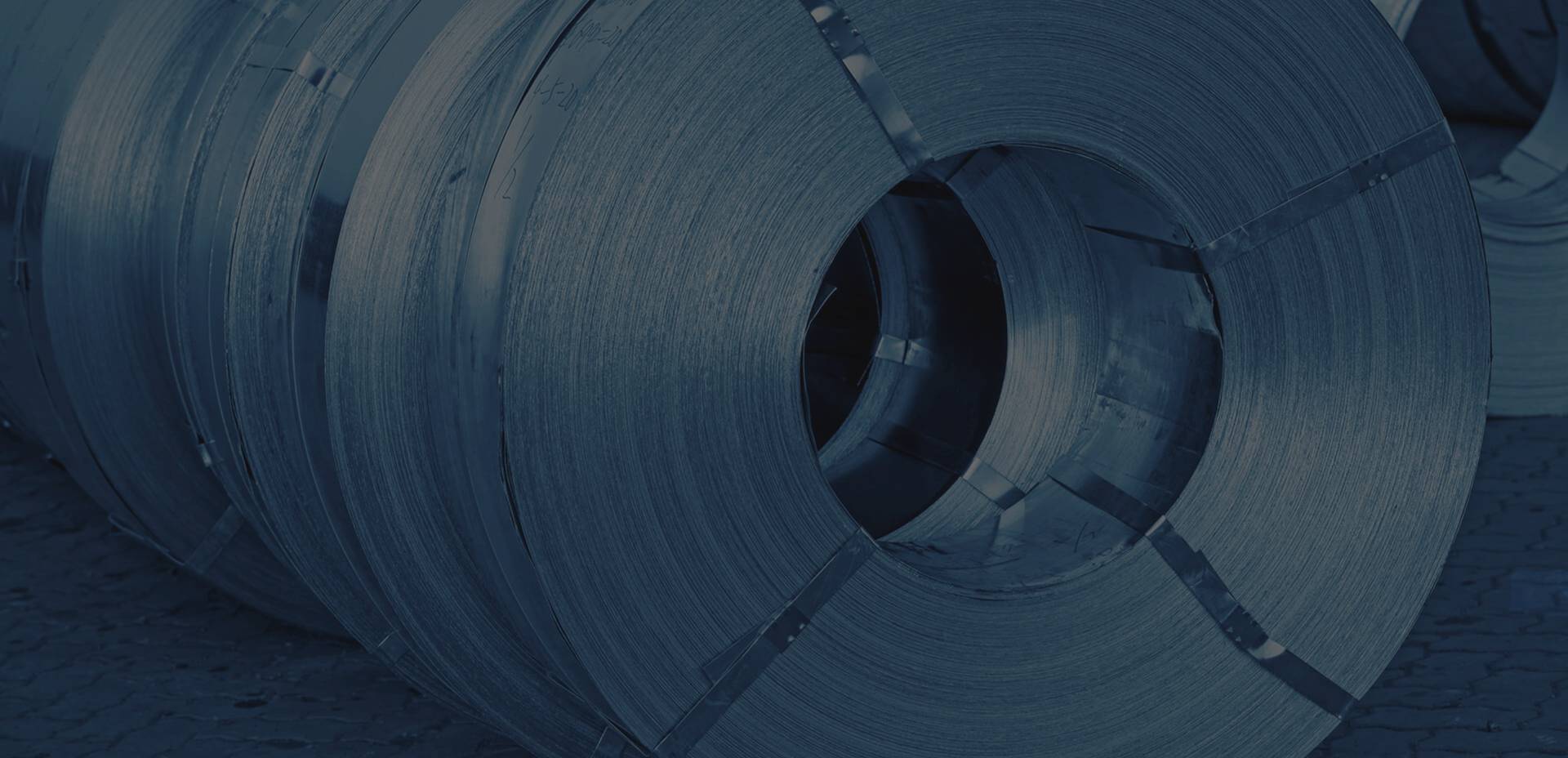 Diferencias entre el fleje de metal azul y negro