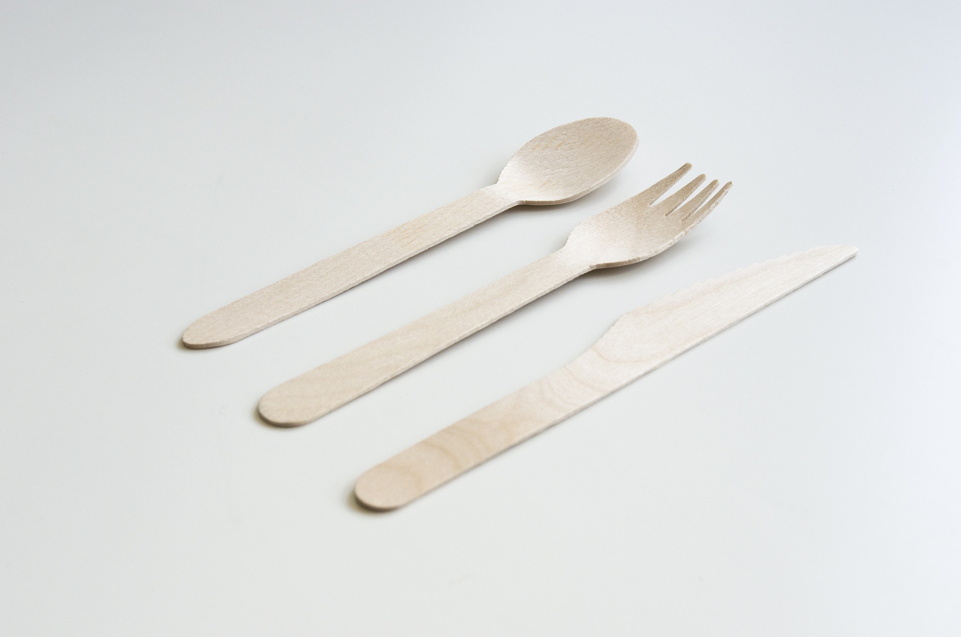 Nuevo set de cubiertos de madera, 100% sostenible.