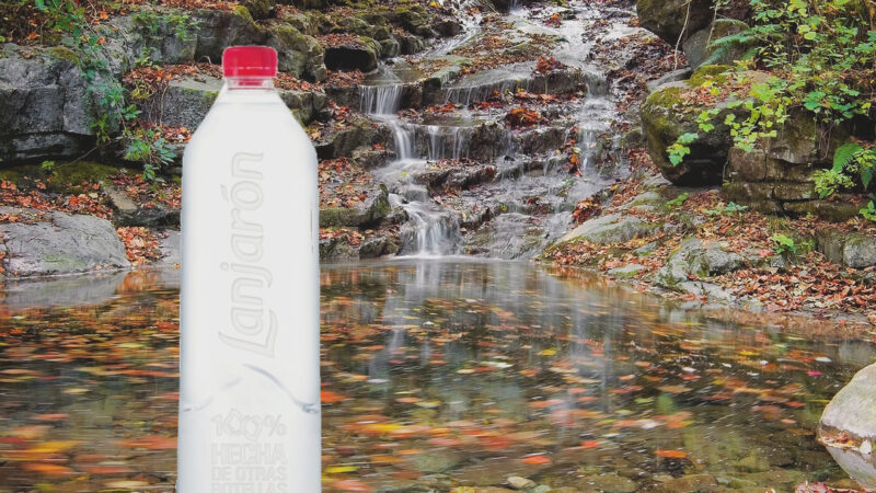 Lanjarón renueva el plástico de sus botellas, sustituyéndolo por rPET.