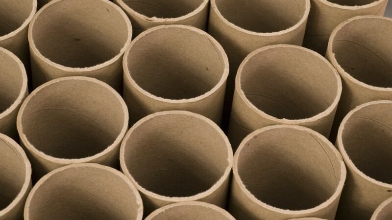 Tubos de cartón largos para envío, el embalaje sostenible para productos de gran tamaño.