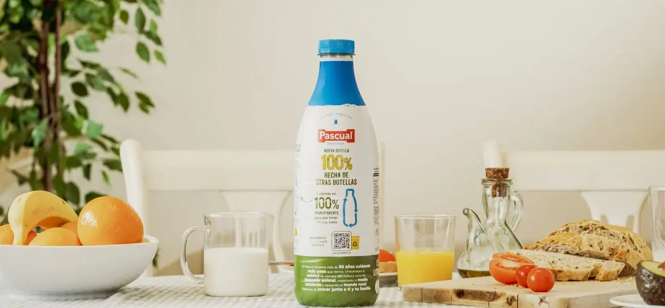 Pascual crea la primera botella de leche 100% reciclada y reciclable