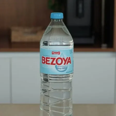 Bezoya lanza una botella más sostenible y reduce plástico en su envase de 1,5L